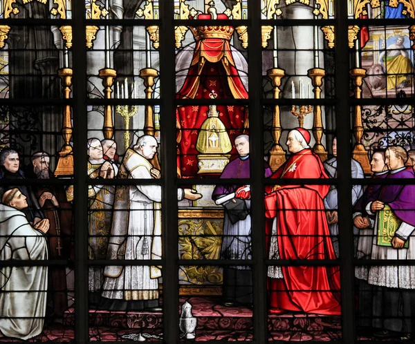 El cardenal y el sacramento del milagro — Foto de Stock
