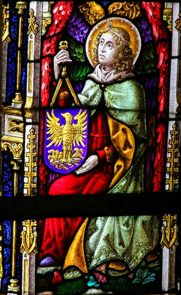 Sticlă colorată - Înger care deține un scut — Fotografie, imagine de stoc
