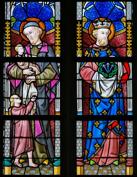 Gebrandschilderd glas - Saint Vincent de Paul en Saint Louis van Frankrijk — Stockfoto