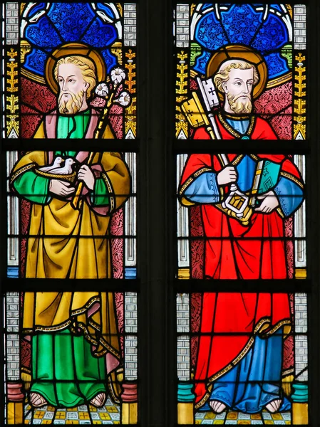Barevné sklo - Saint Joseph a Svatý Petr — Stock fotografie