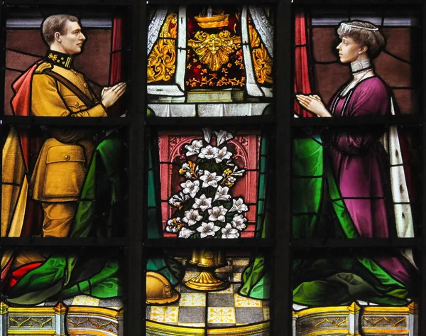 Пятнистое стекло - король Альберт I и королева Бельгии Елизавета — стоковое фото