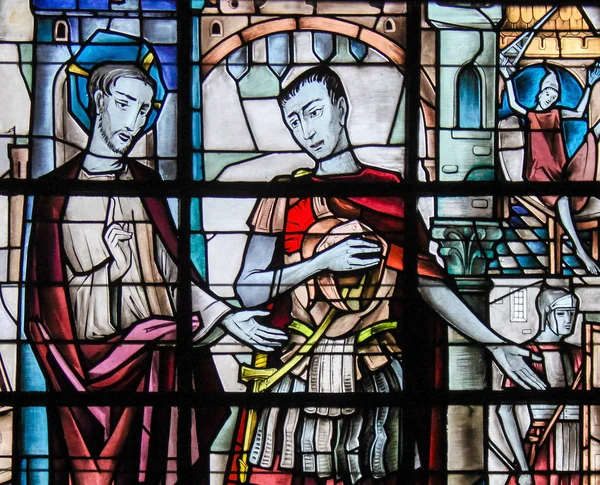 Запятнанное стекло - Иисус и Понтий Пилат — стоковое фото