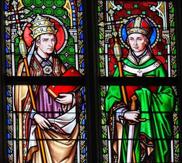 Gebrandschilderd glas - Saints Paus Leo I en Eugene ik — Stockfoto