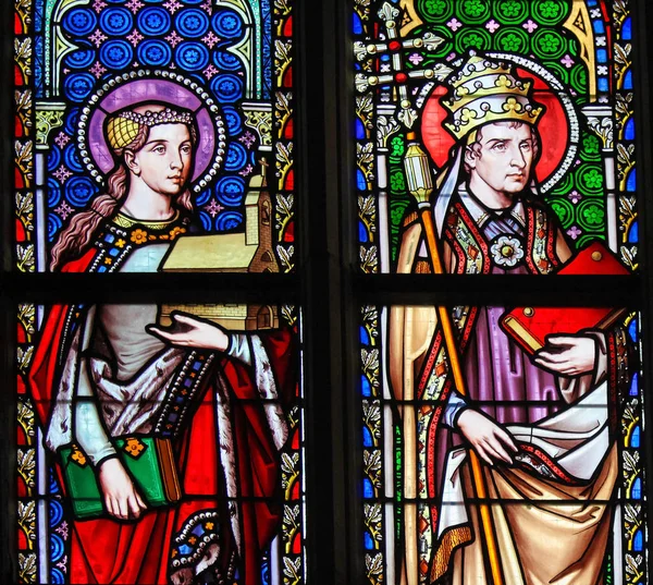 Gekleurd glas - Saint Isabella van Frankrijk en Saint van paus Leo de — Stockfoto