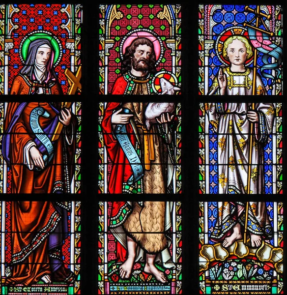 Gebrandschilderd glas in Brussel Zavelkerk - Saints Colette, John t — Stockfoto