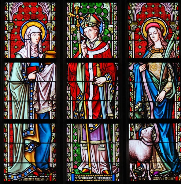 Vidrieras en la Iglesia de Sablon - Santos Juana, Eugenio e Inés —  Fotos de Stock