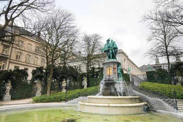 Brussels - Statue of Counts Egmont and Hoorne — Stock Photo, Image