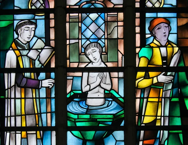 Sticla vitrată - Sacramentul Botezului — Fotografie, imagine de stoc