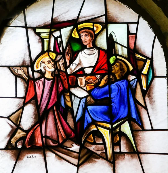 Gebrandschilderd glas - Jezus en de twee discipelen bij Emmaus — Stockfoto