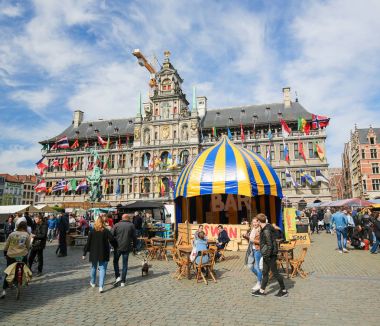 Belçika, Antwerp, Belediye Binası'nda Grote Markt veya büyük Pazar S