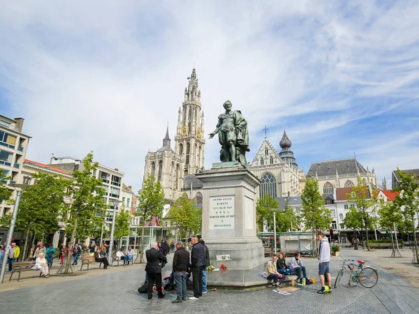 Belgium, Antwerp, Cathedral of Our Lady and Rubens Statue at the — Stock Photo, Image