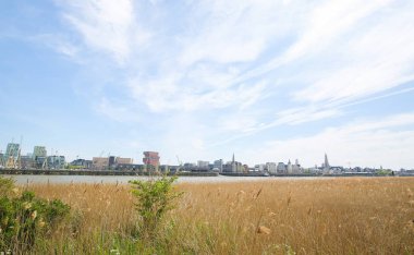 Antwerp bölgesindeki nehir Scheldt Flanders, Belçika için Görünüm