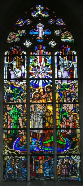 彩绘玻璃-耶稣圣施洗约翰的洗礼 — 图库照片