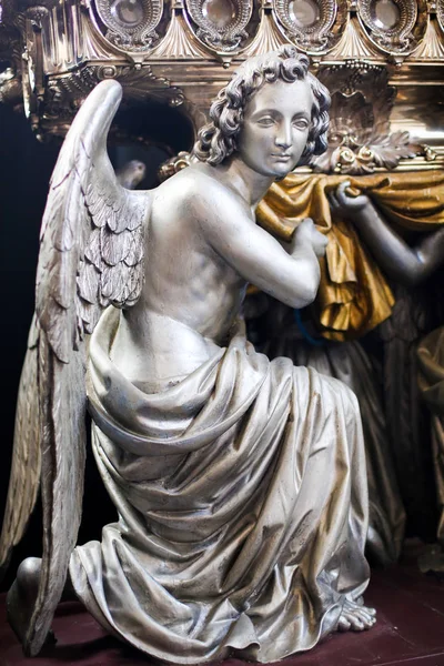 Socha anděla v kostele Svatého Ondřeje, Antverpy — Stock fotografie
