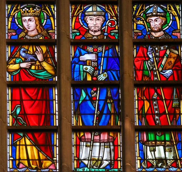 Gebrandschilderd glas - katholieke heiligen — Stockfoto