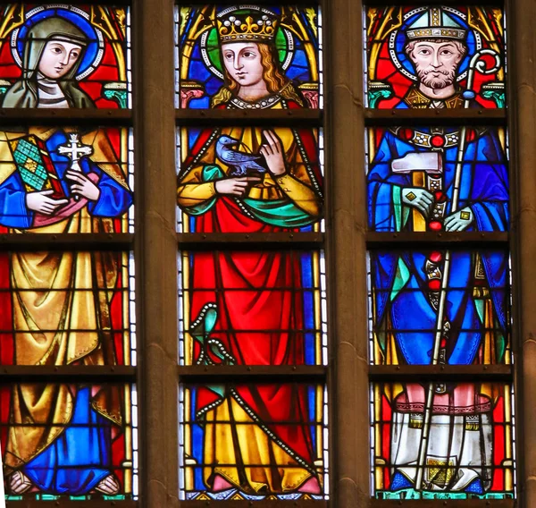 Gebrandschilderd glas - katholieke heiligen — Stockfoto