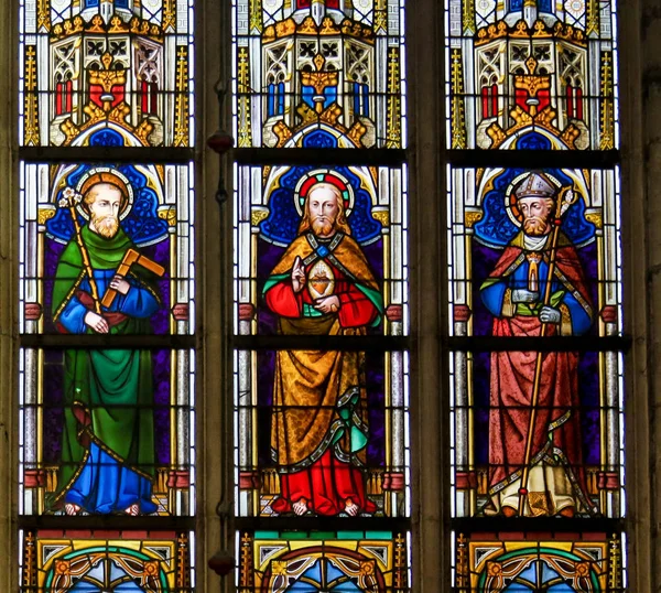 彩绘玻璃-天主教圣徒和耶稣 — 图库照片