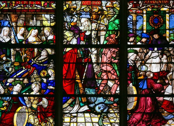 Vidro manchado na Catedral de Rouen — Fotografia de Stock