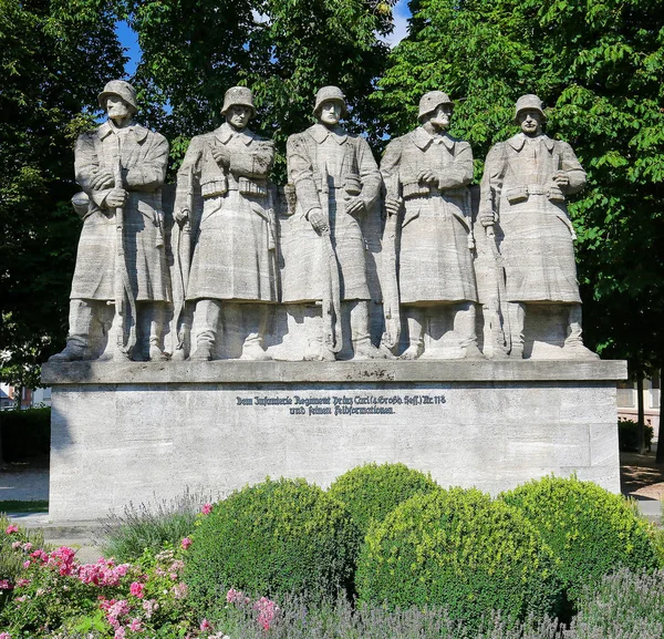 みみず、ドイツの戦争記念碑 — ストック写真
