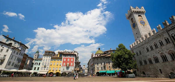 Torre Civica and Neptune Fountain in Trento, Italy — Stock Photo, Image