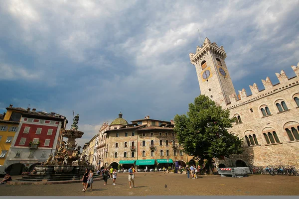 Torre Civica and Neptune Fountain in Trento, Italy — Stock Photo, Image