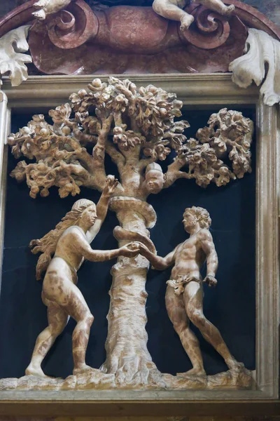 Adam i Ewa, a zakazany owoc — Zdjęcie stockowe