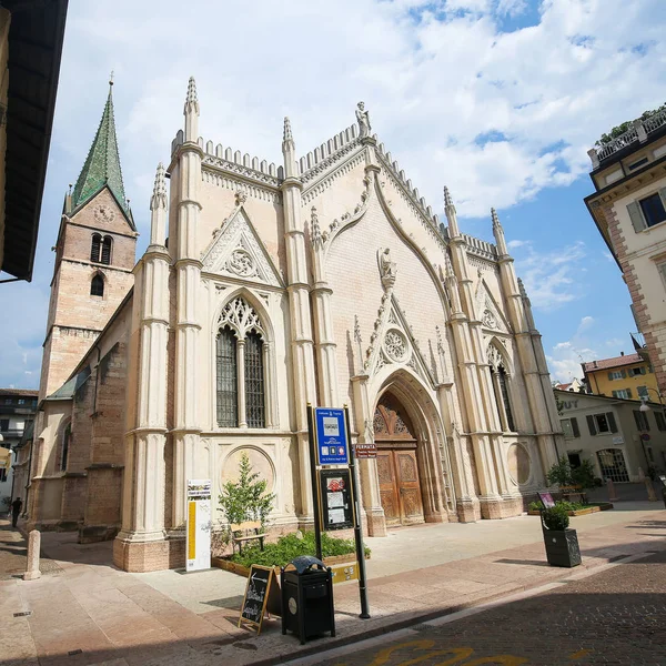 圣皮耶特罗，圣彼得教堂在意大利特伦托 — 图库照片