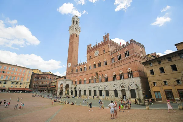 Mangia věž ve městě Siena, Toskánsko, Itálie — Stock fotografie