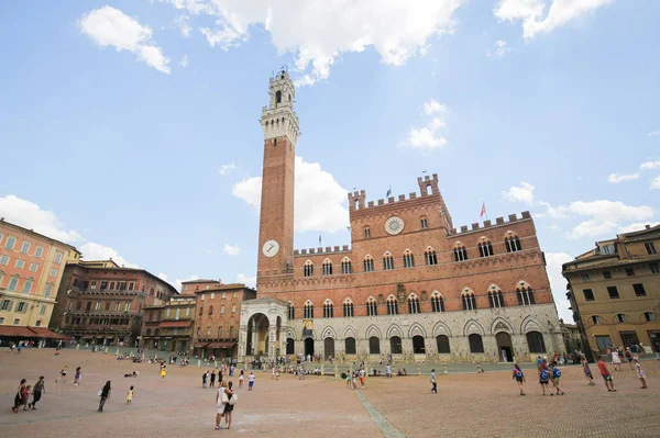 Mangia věž ve městě Siena, Toskánsko, Itálie — Stock fotografie