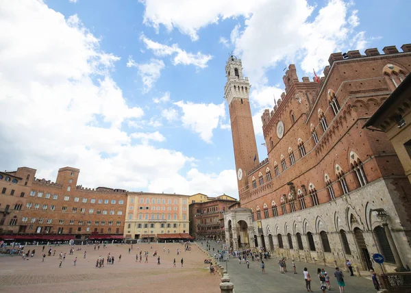 Mangia věž ve městě Siena, Toskánsko, Itálie — Stock fotografie