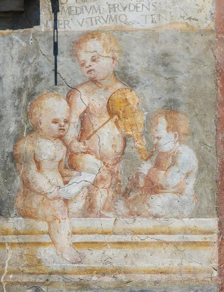 Fresker i ärende Cazuffi-Rella i Trento - änglar — Stockfoto