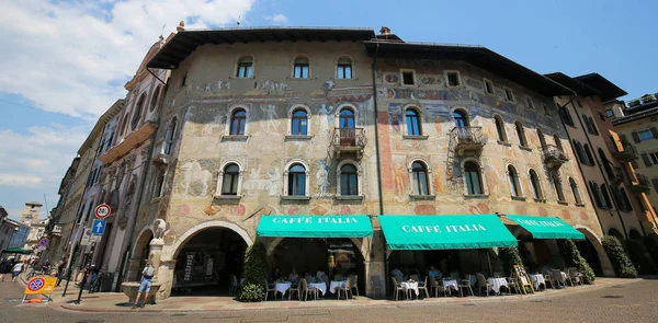 Trento에서 케이스 Cazuffi Rella에 벽화 — 스톡 사진