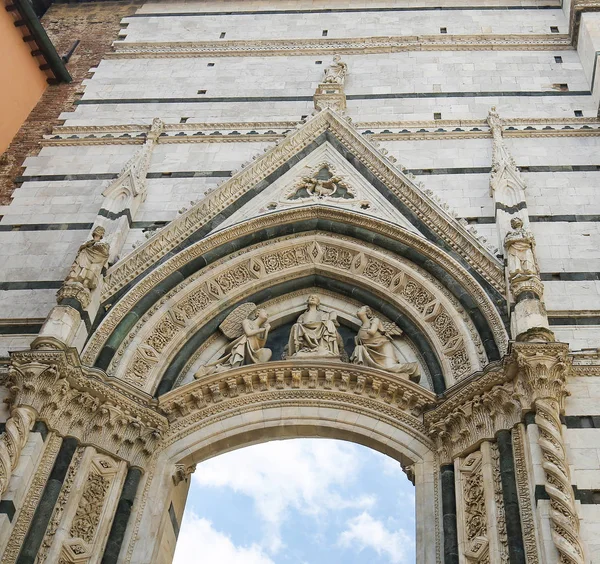 Escultura na Catedral de Siena, Toscana, Itália — Fotografia de Stock