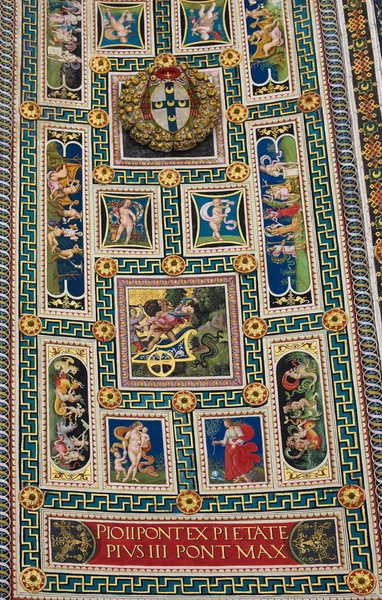 Fresko in der Piccolomini-Bibliothek, Siena — Stockfoto
