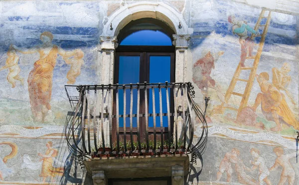 Frescos sobre o caso Cazuffi-Rella em Trento — Fotografia de Stock