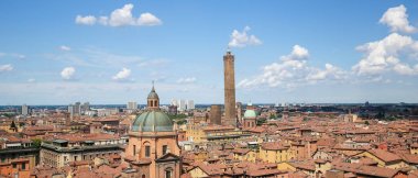 Bologna, İtalya'nın tarihi merkezinde görüntülemek