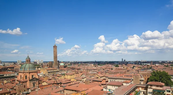 Uitzicht op het historische centrum van Bologna, Italië — Stockfoto