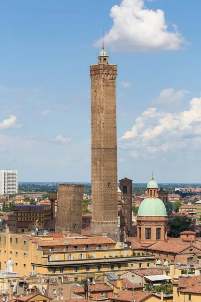 Bologna, İtalya'nın tarihi merkezinde görüntülemek — Stok fotoğraf
