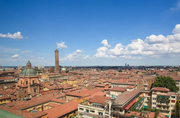 Uitzicht op het historische centrum van Bologna, Italië — Stockfoto