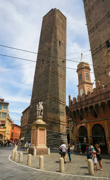 Beroemde twee torens, symbool van Bologna, Italië — Stockfoto