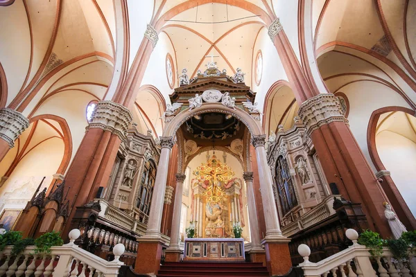 Bologna, Italien - inre av basilikan San Petronio — Stockfoto