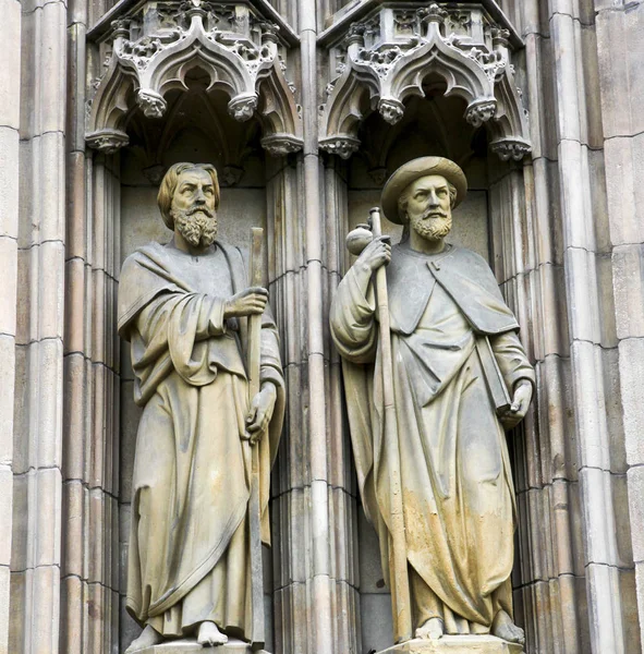 Estatua Santiago Viejo San Andrés Fachada Iglesia Votiva Viena Austria — Foto de Stock