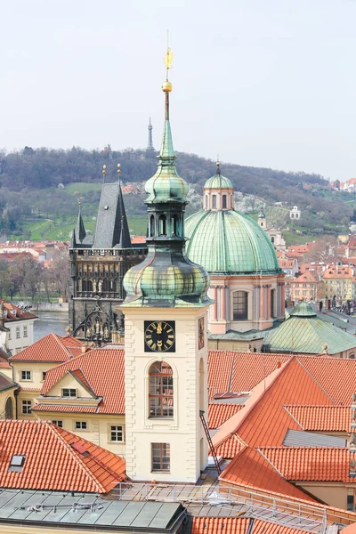 クレメンティヌムの屋根から歴史的な中心部のプラハ チェコ共和国 — ストック写真