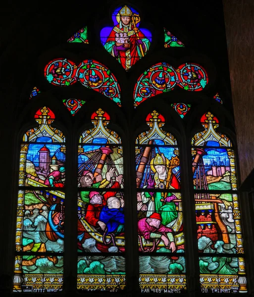 Glasmalerei in le treport - Jesus als Tischlerlehrling — Stockfoto