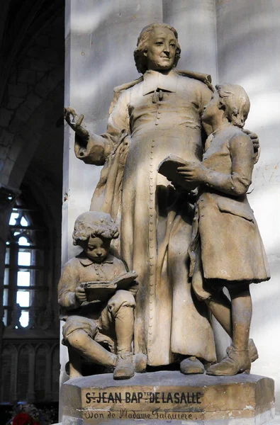 Le Treport Estatua de Jean Baptiste de la Salle — Foto de Stock