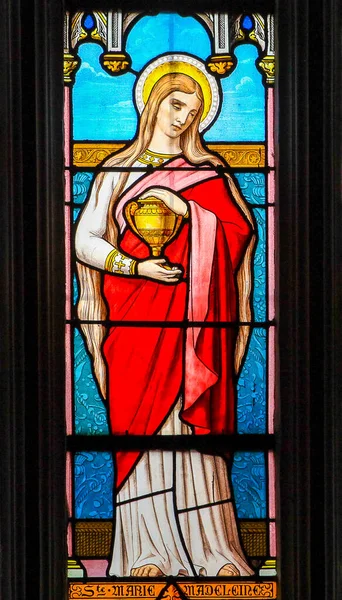 Färgat glas av Maria Magdalena - St Valery Sur Somme — Stockfoto