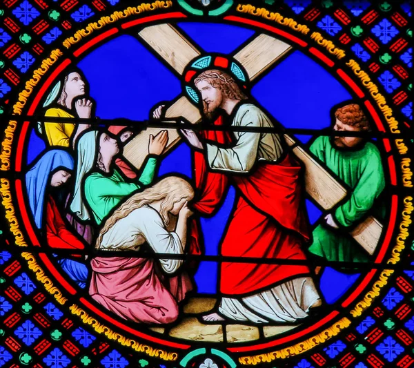 Barevné sklo v Notre-Dame-des-Flots, Le Havre-Ježíš nesl — Stock fotografie