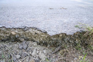 yollar büyük çatlaklar üzerinden yol asfalt vardiya