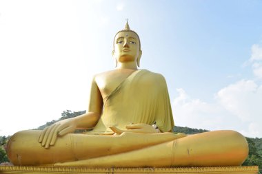 Buda heykeli üzerinde sky