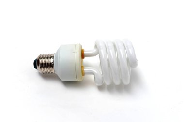 enerji tasarruflu lamba beyaz bir arka plan üzerinde.